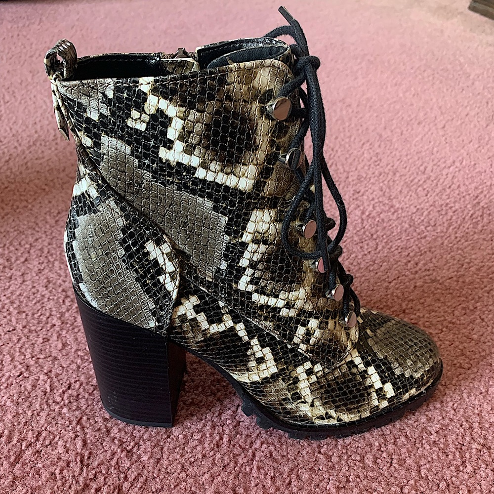 NWOT Snakeskin Booties